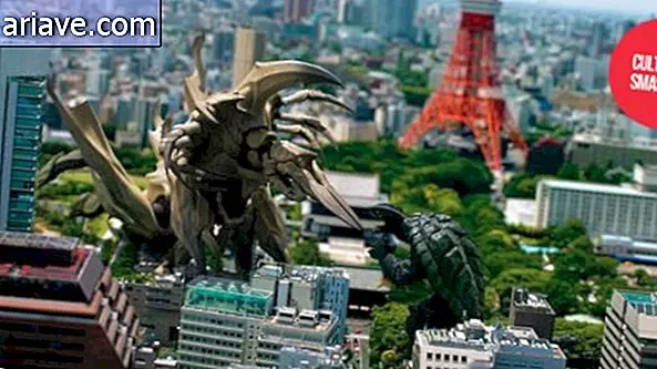 घड़ी टोक्यो विशाल राक्षसों द्वारा आक्रमण हो