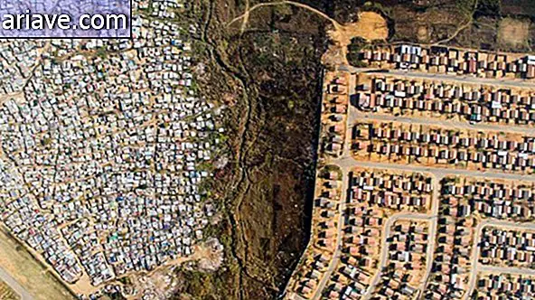 Fotograf s dronmi zaznamenáva kontrast medzi bohatým a zlým bývaním