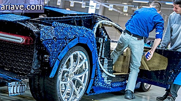 LEGO gradi funkcionalno kopijo Bugatti Chiron v velikosti