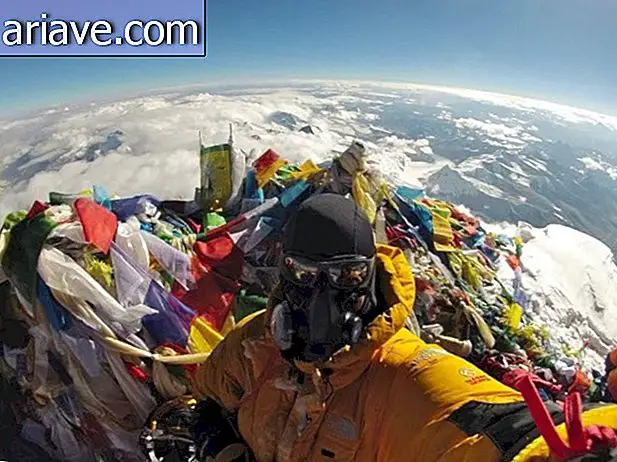 Climber pe Everest Ridge