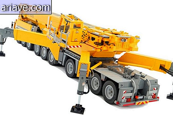 LEGO untuk orang dewasa: crane mobile 18 roda, 11-motor sangat mengesankan