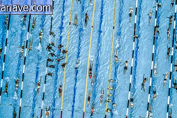 Giovani nuotatori in una competizione in Colombia