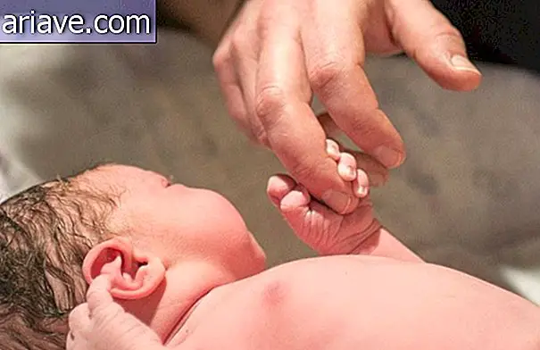 Fotograf rejestruje narodziny własnej córki, a wynik jest niesamowity