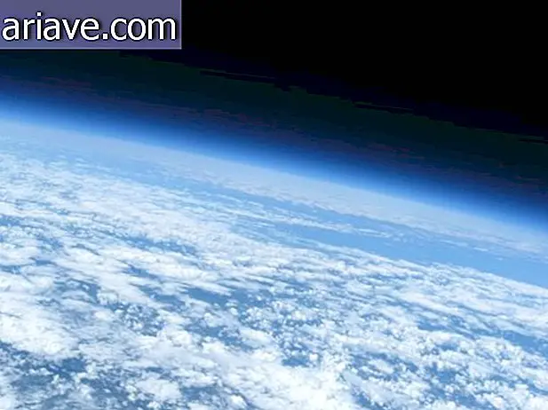 छात्र 34, 000 मीटर [गैलरी] पर पृथ्वी की छवियों को रिकॉर्ड करता है