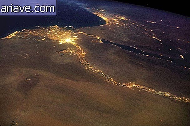 Las luces de El Cairo y el delta del Nilo.