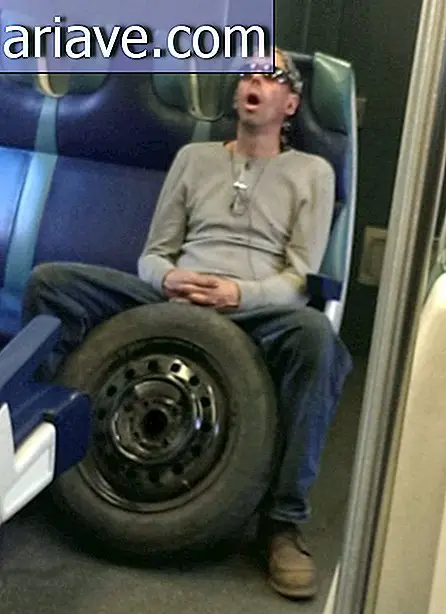 Ngủ trên tàu điện ngầm