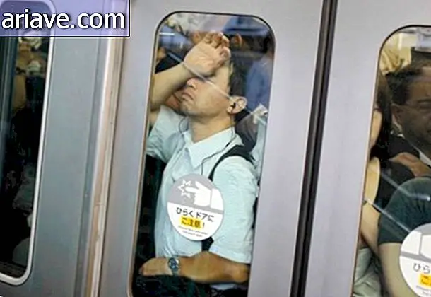 Ngủ trên tàu điện ngầm
