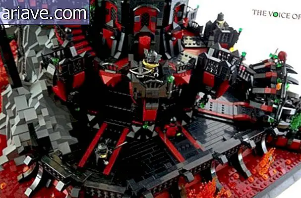 Glas zla: Oglejte si to impresivno trdnjavo LEGO [galerija]