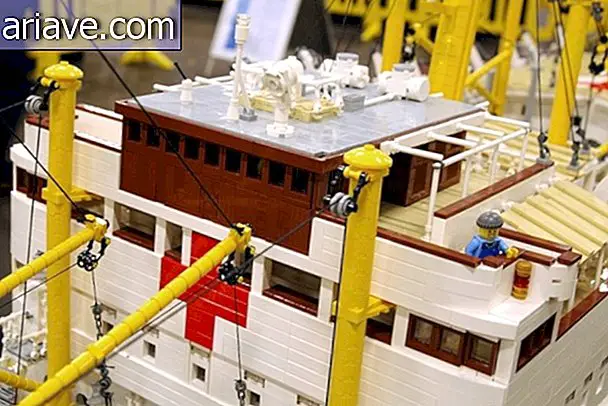 Şaşırtıcı: 100.000 LEGO parçası ile yapılan hastane gemisi çoğaltma göz atın