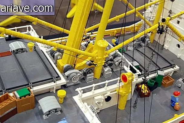 Asombroso: mira la réplica de la nave hospitalaria hecha con 100, 000 piezas de LEGO