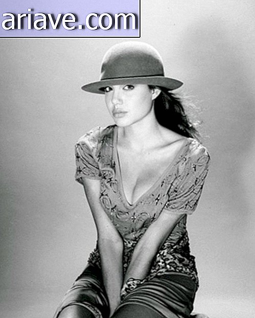 19 foto indah Angelina Jolie saat berusia 15 tahun