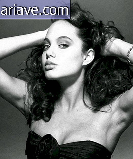 19 bức ảnh tuyệt vời của Angelina Jolie năm 15 tuổi