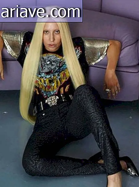 Før og etter Photoshop: Lady Gaga Kampanje for Versace