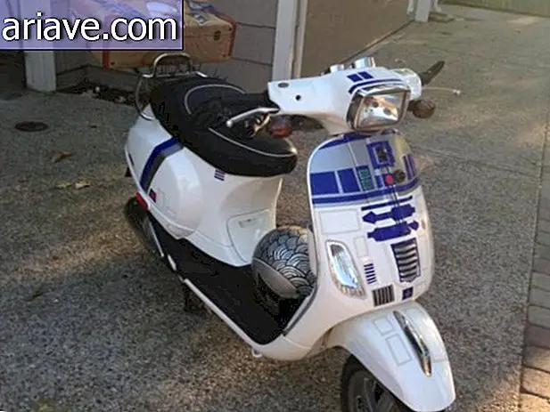 Nerdy Professor Turns Wasp into Powered R2-D2 Robot [Gallery]