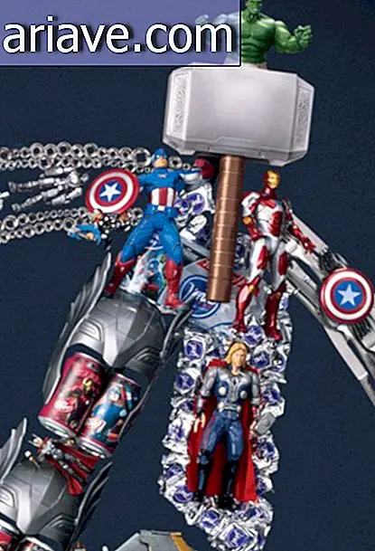 Hypermarket premení bežné objekty na postavy z The Avengers