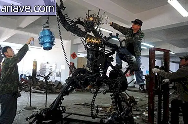 Transformers freaks create theme park in China