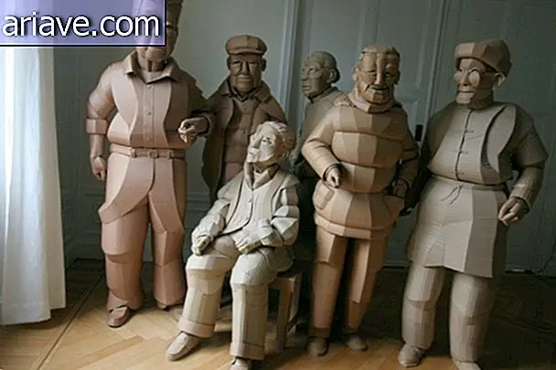Kunstnik, kes lõi skulptuurid kõigist vanavanemate külaelanikest