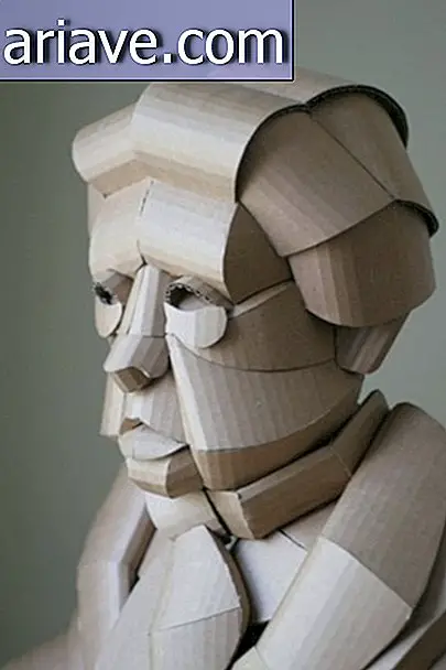 L'artiste qui a créé des sculptures de chacun des habitants du village des grands-parents