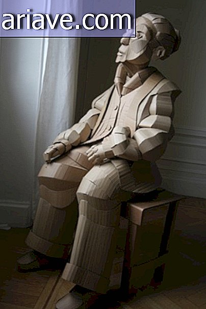 L'artiste qui a créé des sculptures de chacun des habitants du village des grands-parents