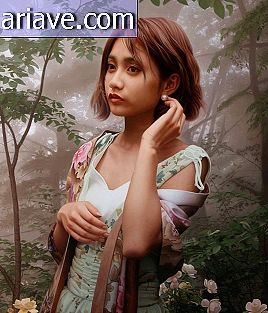Japanilainen nuori nainen metsässä