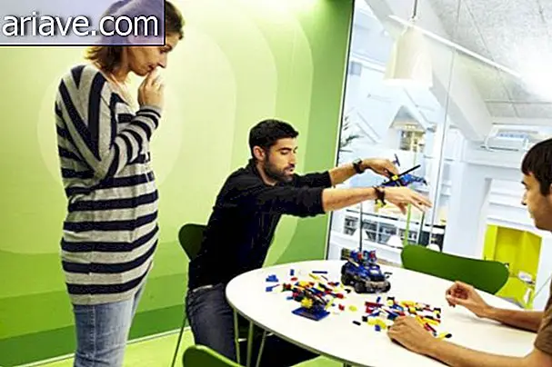 Kancelária LEGO má miestnosť na posúvanie a hry [galéria]