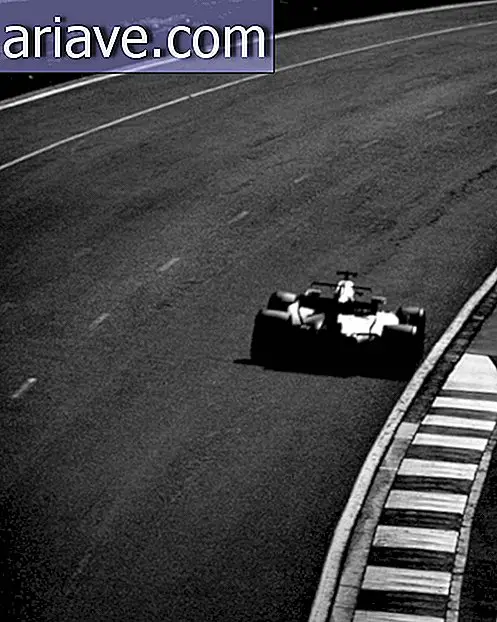 Fotoğrafçı, 104 yaşındaki fotoğraf makinesiyle Formula 1'in görüntülerini kaydeder