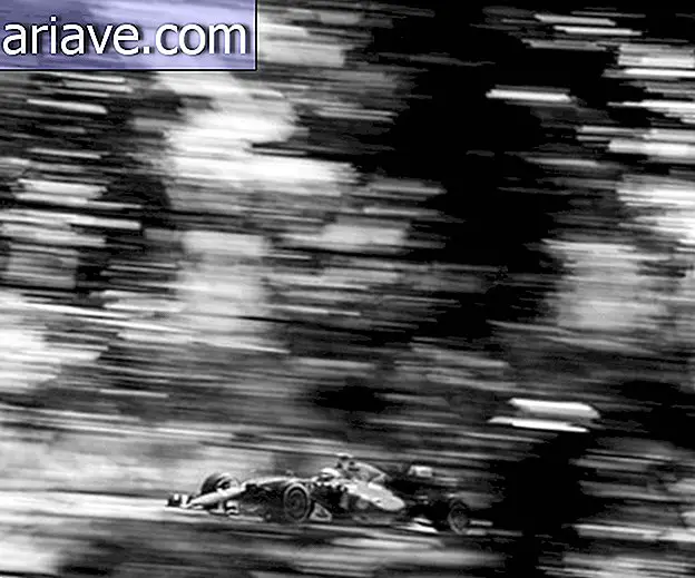 Mit der 104 Jahre alten Kamera nimmt der Fotograf Bilder der Formel 1 auf