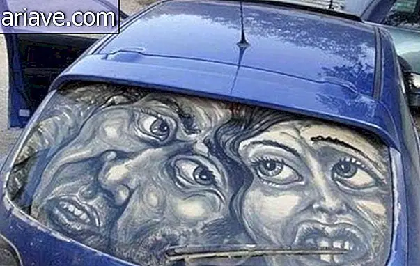 'Lávame por favor': mira autos sucios convertidos en obras de arte