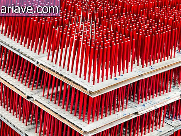Много красных карандашей