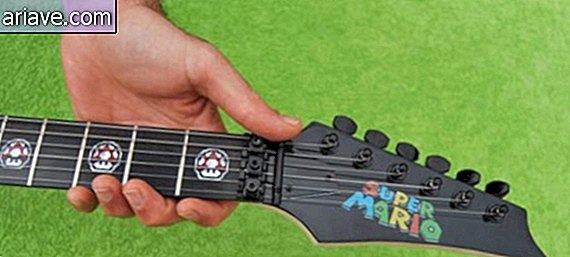 मारियो प्रशंसक? अब आप एक विशेष गिटार पर गाना बजा सकते हैं