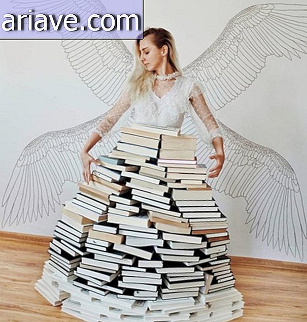 Tämä tyttö muuttaa kirjaston kirjat taiteeksi