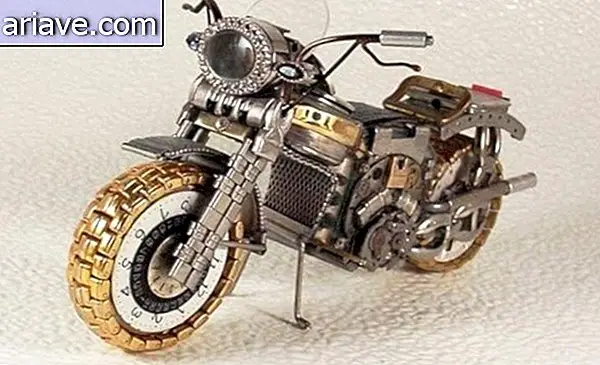 Csodálatos antik karórákból készült motorkerékpár-miniatűrök [galéria]