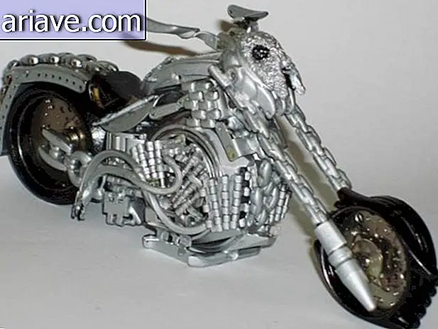 Csodálatos antik karórákból készült motorkerékpár-miniatűrök [galéria]