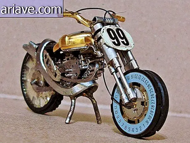 Incredibili miniature di motociclette realizzate con orologi da polso antichi [gallery]
