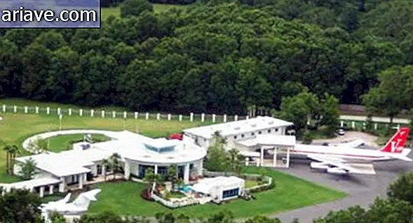 Czy wiesz, że John Travolta parkuje w domu z Boeingiem?