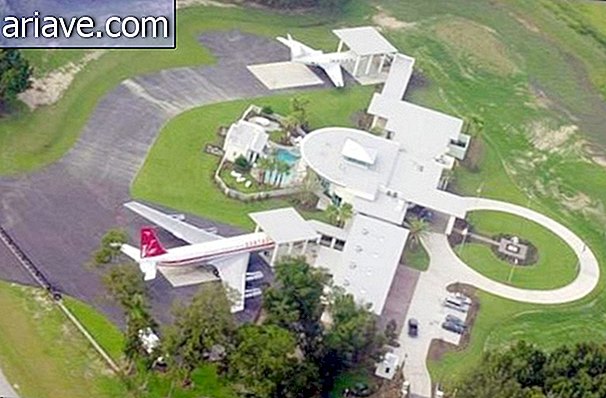 Did you know that John Travolta parks at home with a Boeing?