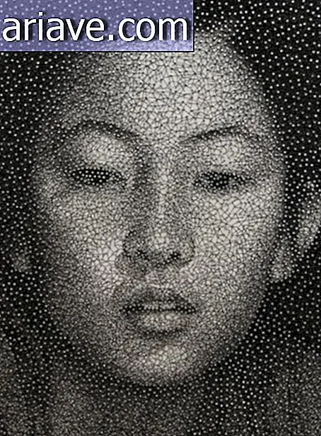 Tangle of lines and nails turn into amazing portraits