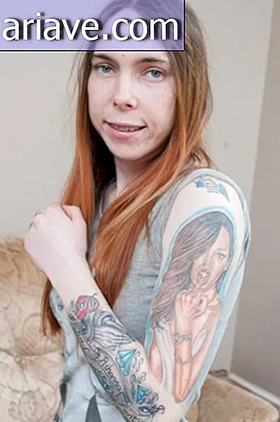 Suprafanul Rihannei i-a acoperit corpul cu tatuaje în cinstea cântăreței