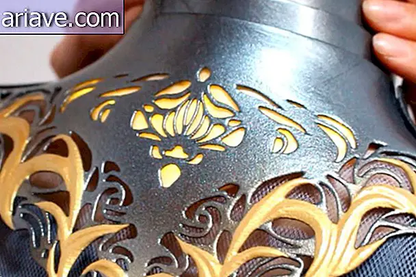 Artist creates movable, illuminated medieval armor with 3D printer