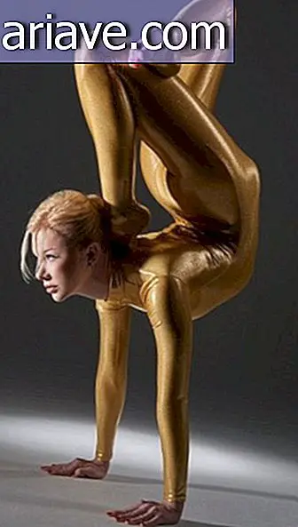 Rus contortionist, vücutla imkansız şeyler yapabilir.