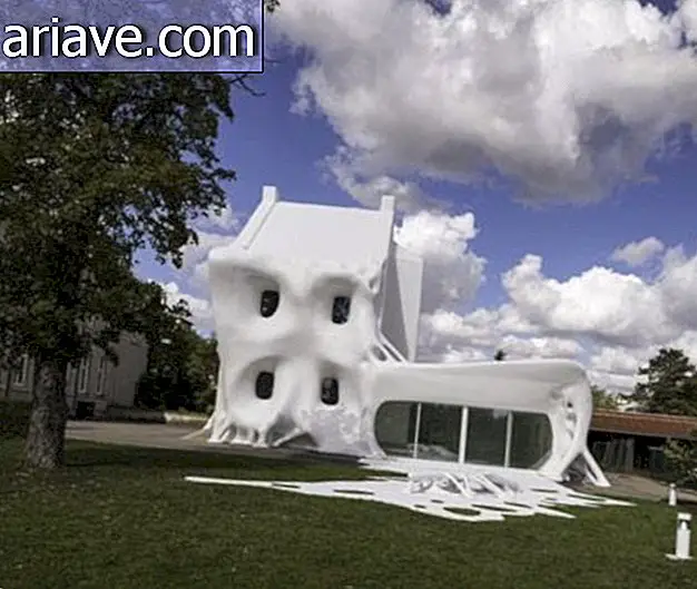 Des artistes créent un bâtiment en polystyrène en France [Galerie]