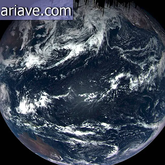 Planet bumi dilihat dari luar angkasa