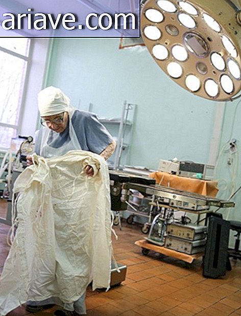 Ta zdravnik je pri 89 letih najstarejši kirurg na svetu
