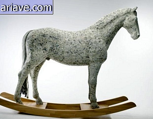 Artista plantea caballo hecho de llaves de dispositivos electrónicos [Galería]
