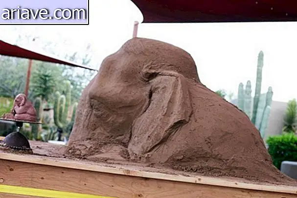 Elefant eller rotte: hvem vinder denne sand-udskårne skakkamp?