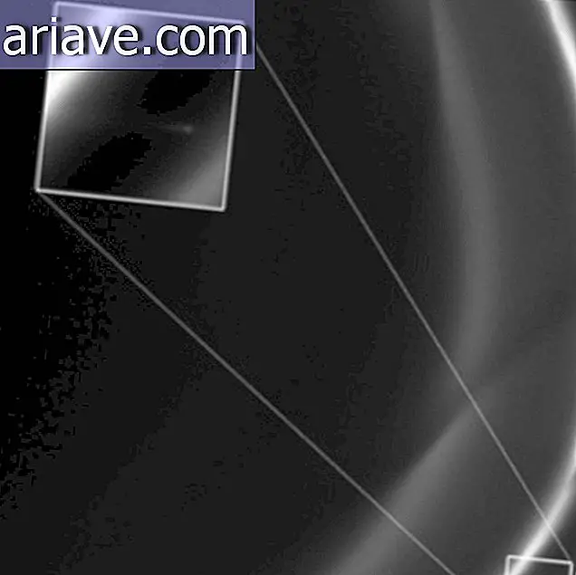 Космический зонд регистрирует объекты, пробивающие кольца Сатурна