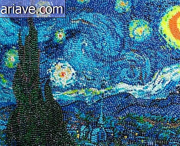 कलाकार हजारों गम कैंडी के साथ अद्भुत चित्र बनाता है