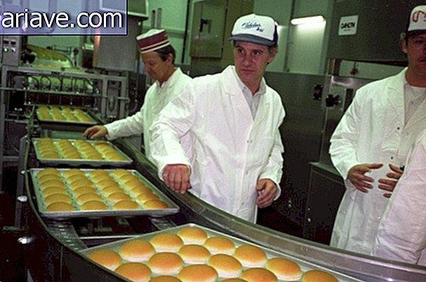 L'inaugurazione di McDonald in Russia nel 1990 è stata quasi un punto di riferimento storico