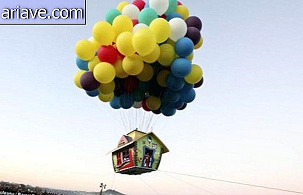 Balloonistid lendavad animatsiooni maja repliigis üles [Galerii]