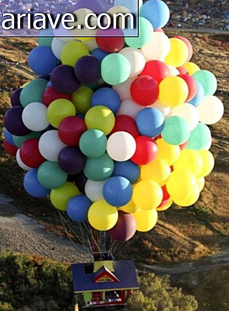 Balónistka letí v replike filmu animovaného filmu hore [Galéria]